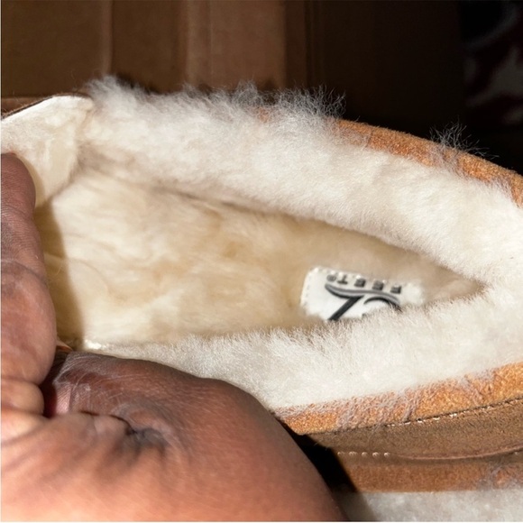 EZ Tan Suede Slippers with Cream Lining - Picture 3 of 4